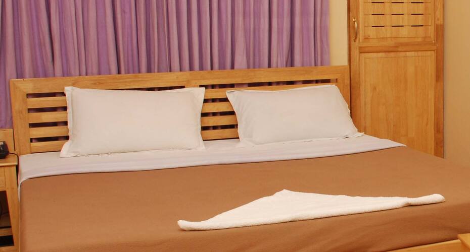 Hotel & Club Melaange, Erode 4
